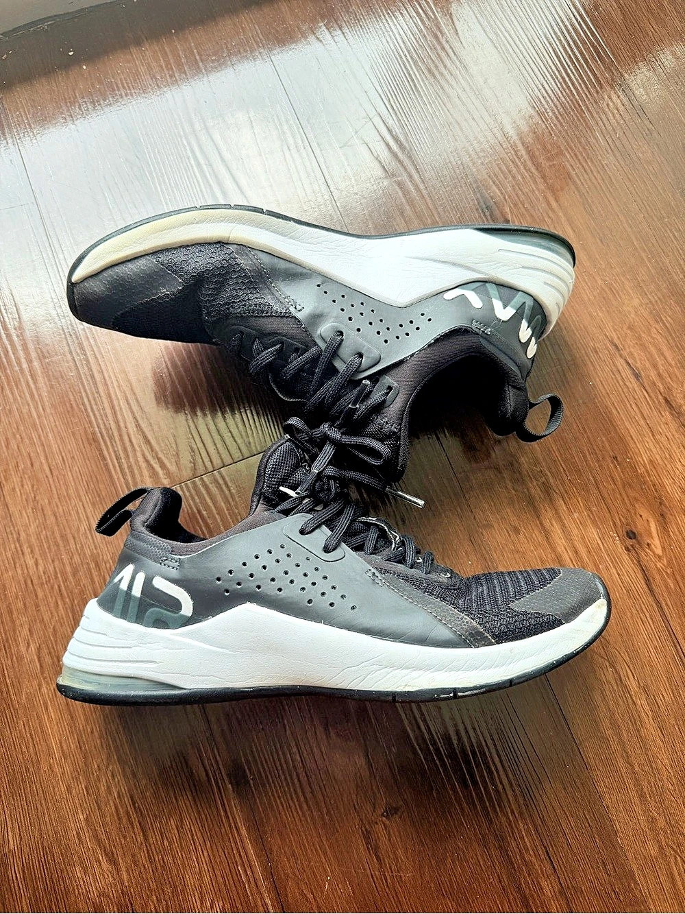 Nike air Athletic Sneakers in Black & White